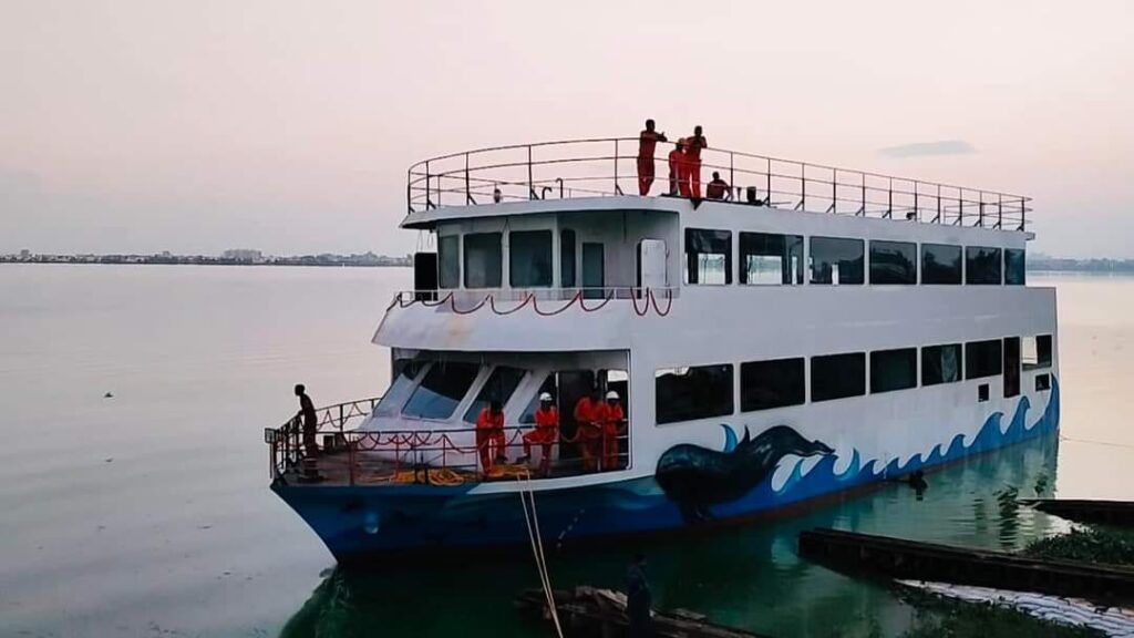 Cruise Ship in Gorakhpur