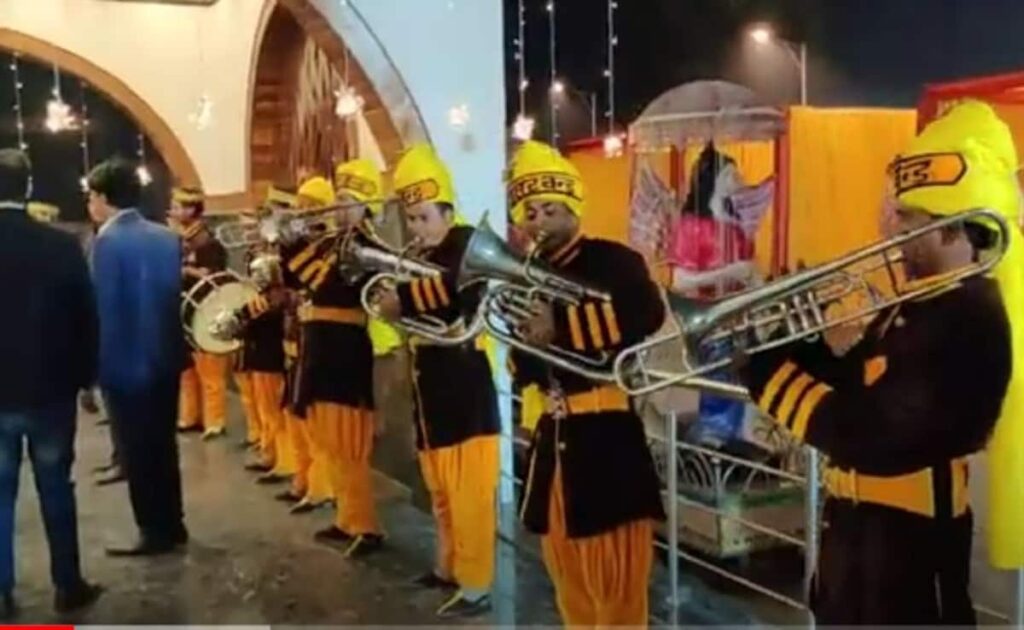 Up में होटल ढाबों के बाद अब बैंड बाजों के नाम पर आपत्ति, जानें क्या है पूरा मामला