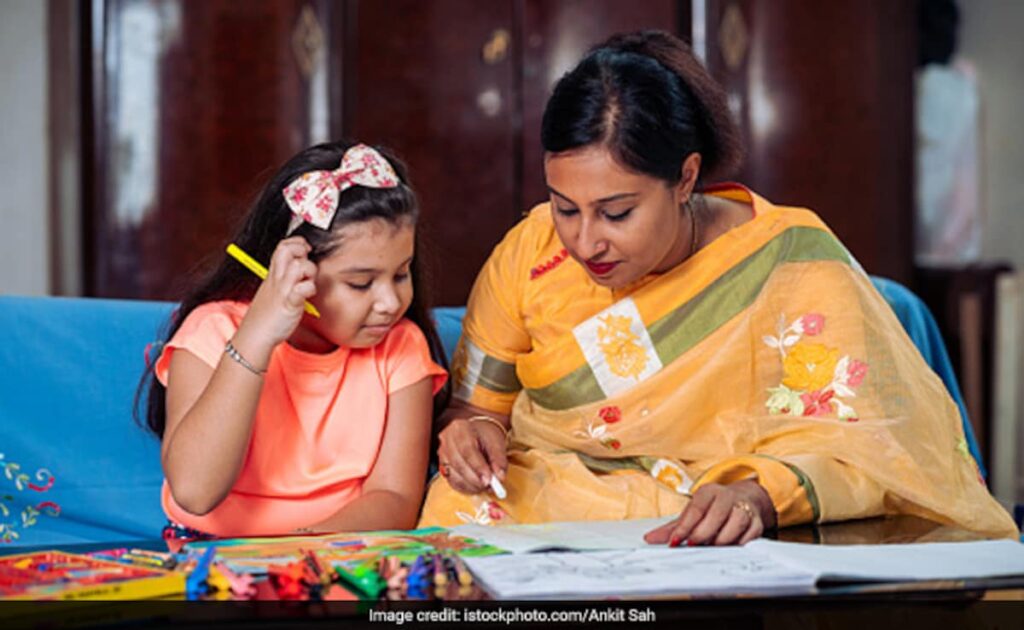 बगैर ट्यूशन के भी क्लास में फर्स्ट आ सकता है बच्चा, बस आपको फॉलो करने होगे ये पेरेंटिंग टिप्स