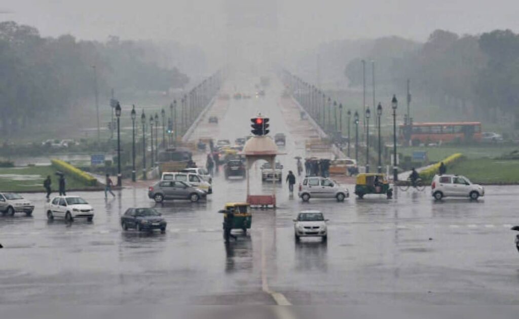 दिल्ली ncr में झमाझम बारिश, जानिए हिमाचल समेत इन राज्यों में कैसा है मौसम का मिजाज