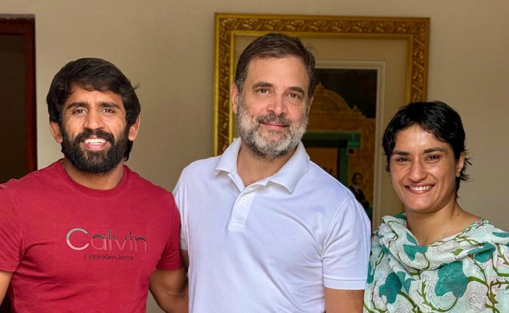 एक तरफ बजरंग, दूसरी तरफ विनेश, राहुल के साथ इस तस्वीर की असली कहानी आ गई सामने