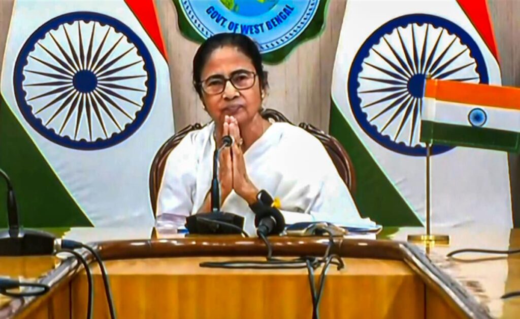 प्लीज काम पर लौट आओ... बैकफुट पर ममता, बोलीं प्रदर्शनकारियों पर कोई एक्ट नहीं लगेगा