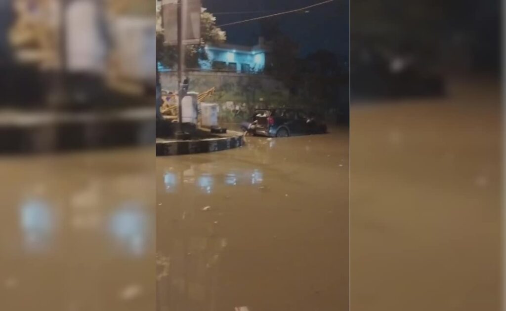 ये किसकी लापरवाही! अंडरपास में भरे पानी में उतार दी कार, हो गई लॉक: हादसे में मैनेजर और केशियर की मौत