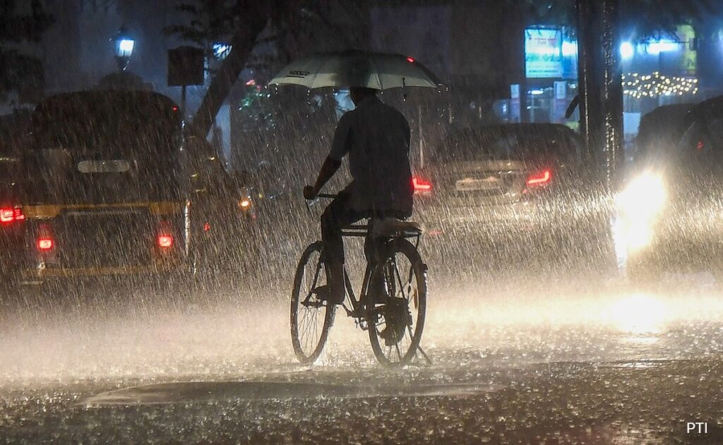 मुंबई सहित महाराष्‍ट्र में आज भी जारी रहेगा बारिश का कहर, इन राज्‍यों के लिए भी Imd का रेड अलर्ट