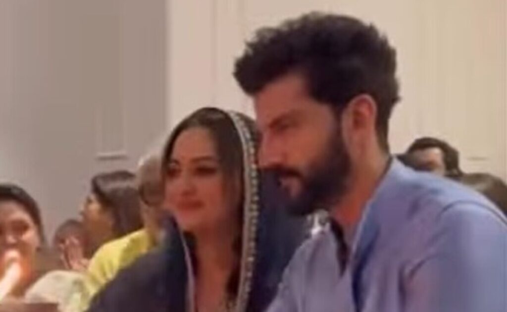 सोनाक्षी सिन्हा ने पति जहीर इकबाल के साथ की बप्पा की आरती, दिखाया शादी के बाद कैसे मना रही हैं गणेश उत्सव