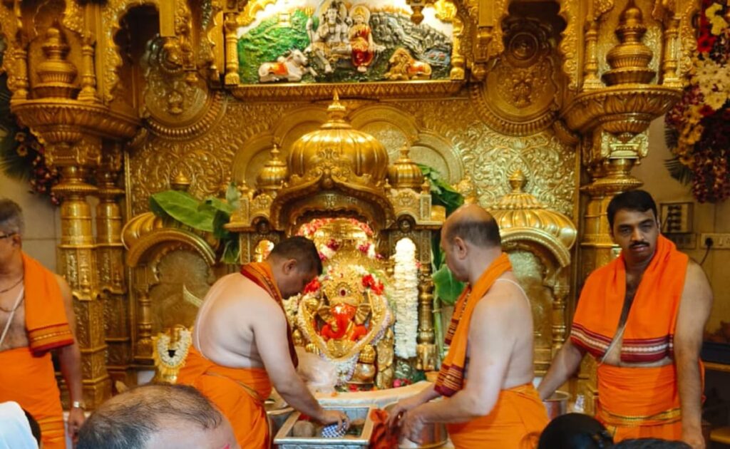 गणेश चतुर्थी पर करना चाहते हैं गणपति भगवान के दर्शन तो इन 4 मंदिर में चले जाइए, यहां होता है भव्य समारोह