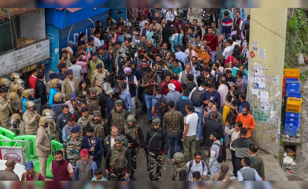 शिमला की मस्जिद में अवैध निर्माण पर बड़ा बवाल, सड़कों पर उतरे लोग, पुलिस ने किया लाठीचार्ज, धारा 163 लागू