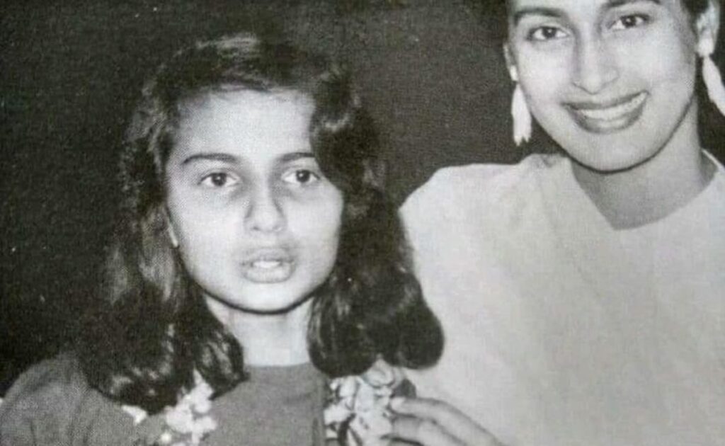 नूतन के साथ दिख रही इस बच्ची ने अपनी ही बहन के बचपन का किरदार निभाकर फिल्मी दुनिया में रखा कदम, दो बेटियों के बाद टूटी शादी