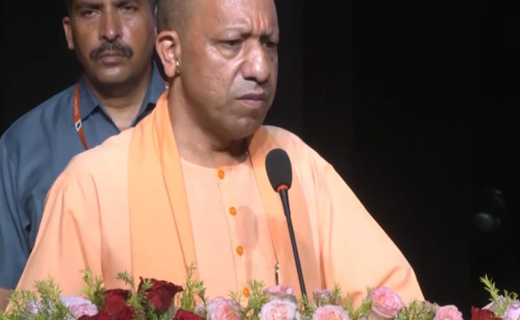 यूपी में सरकारी कर्मचारियों के लिए बड़ी खबर, निर्देश ना मानने पर रोक दी जाएगी सैलरी