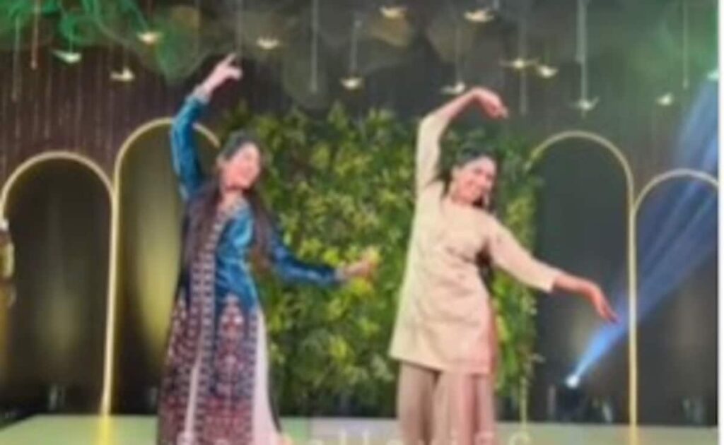 दो बहनों ने शादी में अप्सरा आली मराठी गाने पर किया डांस तो हर कोई हो गया फैन, वीडियो देख लोग बोले दो अप्सरा...