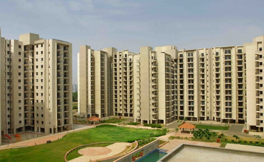 नोएडा में बुकिंग अमाउंट के 10% पर 'रजिस्ट्री' वाले फैसले पर बायर्स खड़े कर रहे सवाल
