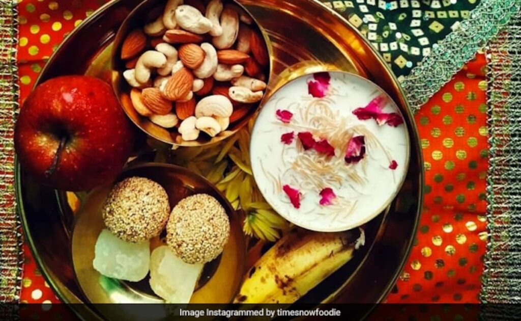 Karwa Chauth 2024: पहली बार रख रही हैं करवा चौथ का व्रत सरगी में जरूर खाएं ये 5 चीज, पूरे दिन नही लगेगी भूख प्यास