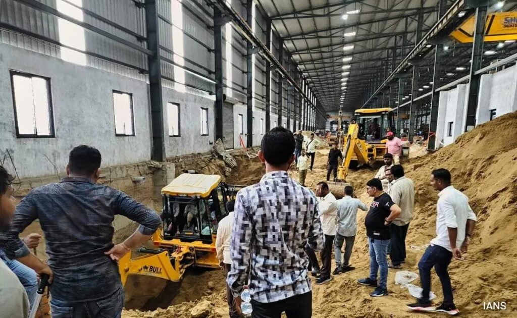 गुजरात के मेहसाणा में निर्माण स्थल पर मिट्टी धंसने से 9 मजदूरों की मौत, Pm ने जताया शोक