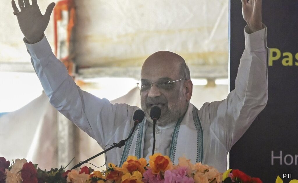 रवींद्रनाथ टैगोर की जगह बंगाल बम की आवाज सुन रहा है: अमित शाह