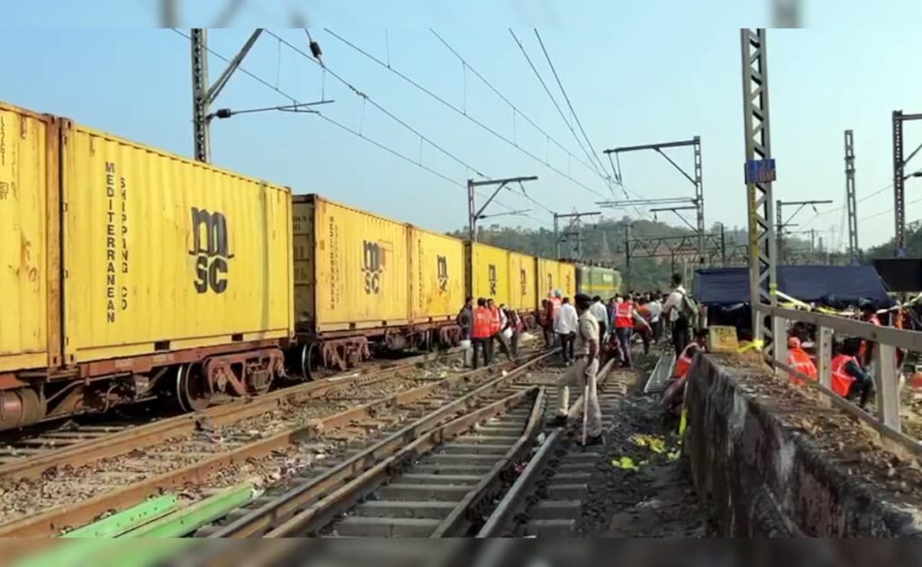 रायबरेली के लक्ष्मणपुर में मालगाड़ी सीमेंटेड स्लीपर से जा टकराई, साजिश की आशंका