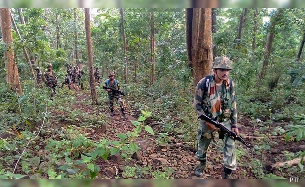 महाराष्ट्र : गढ़चिरौली में पुलिस मुठभेड़ में 5 नक्सली ढेर, तलाशी अभियान जारी