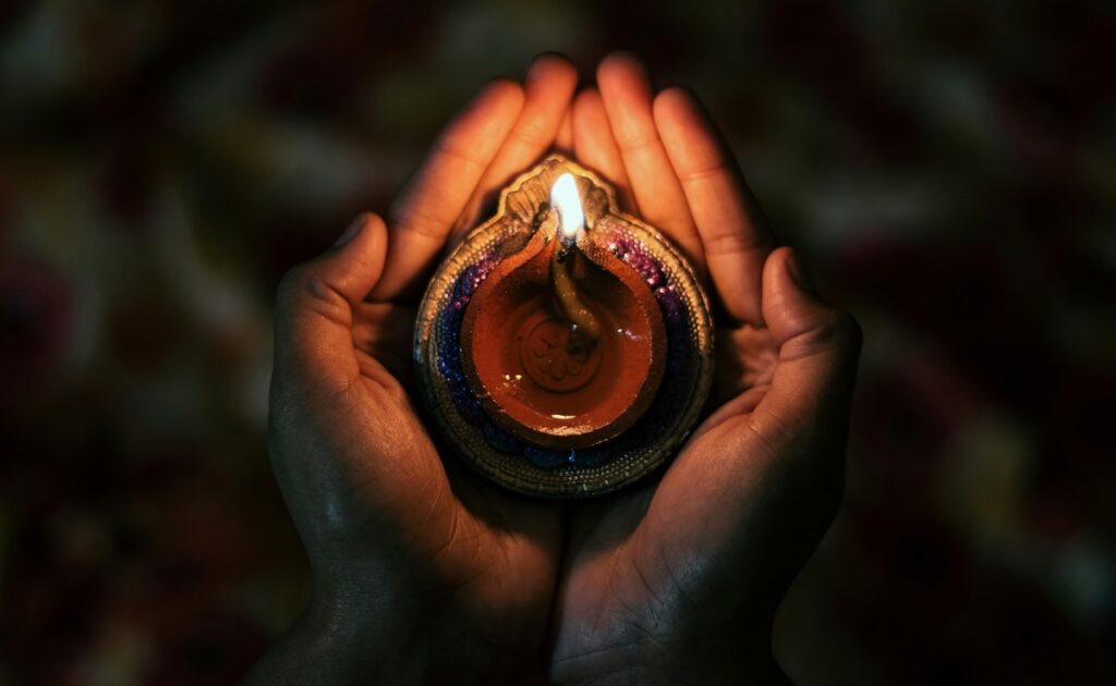 Diwali 2024: दिवाली की सही तारीख को लेकर है कन्फ्यूजन, तो यहां है आपकी कशमकश का जवाब, नोट करें कब मनाया जाएगा धनतेरस और भाई दूज