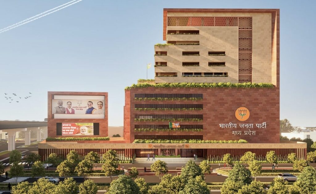 गोमूत्र पिलाकर ही लोगों को गरबा पंडालों में दें एंट्री : इंदौर बीजेपी नेता