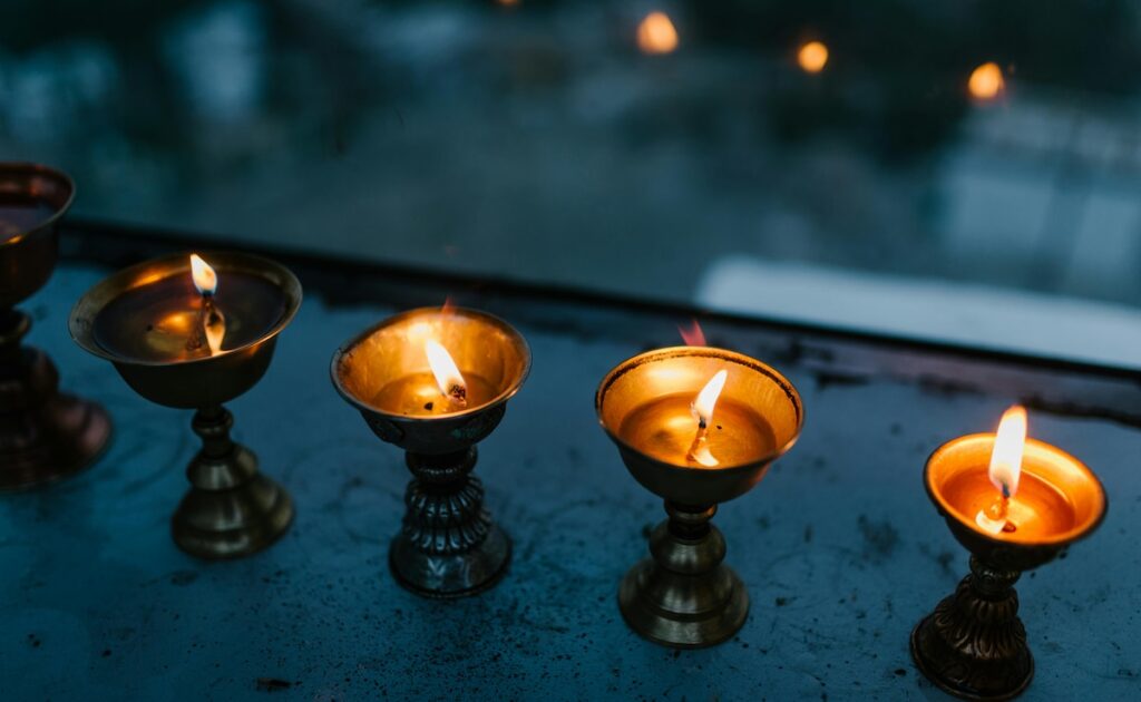 दीपावली 31 अक्टूबर या 1 नवंबर? यहां करिए कंफ्यूजन खत्म, ये रहा Diwali कैलेंडर