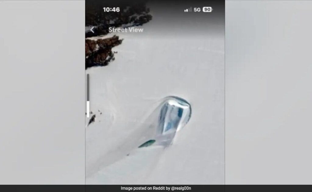 अंटार्कटिका में दिखा विशाल रहस्यमयी दरवाजा, सोशल मीडिया पर तस्वीर देख हैरत में पड़े लोग, किसी ने बताया 'शैतान' का घर तो किसी ने..