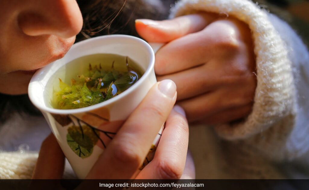 खांसी और बुखार से हो गए हैं तंग तो इस काढ़े से करें ठीक, झट से गले को मिलेगा आराम