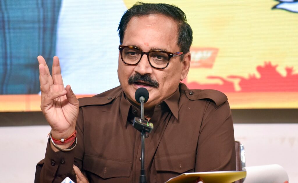 'ये Aap की पुरानी चाल...' : अरविंद केजरीवाल पर लिक्विड अटैक की घटना पर Bjp