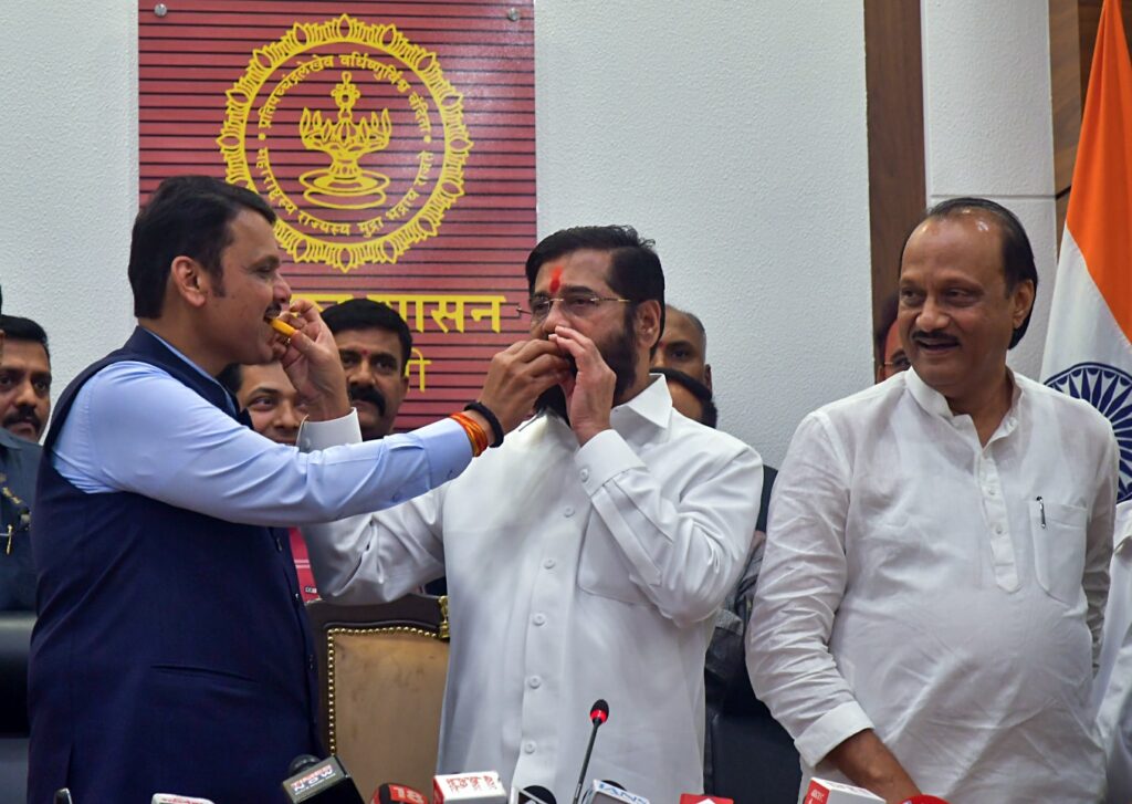 देवेंद्र फडणवीस या एकनाथ शिंदे... किसे मिलेगी मुख्यमंत्री की कुर्सी, क्या महाराष्ट्र में लग सकता है राष्ट्रपति शासन?