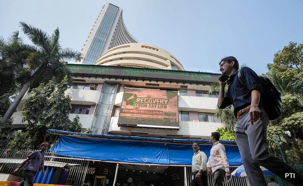 भारी गिरावट के साथ बंद हुआ मार्केट, सेंसेक्स में 1190 पॉइंट की गिरावट, 46 शेयरों में रही बिकवाली