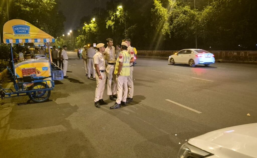 दिल्ली के न्यू अशोक नगर इलाके में संदिग्ध हालत में मिला युवक का शव, परिजनों ने जताई हत्या की आशंका