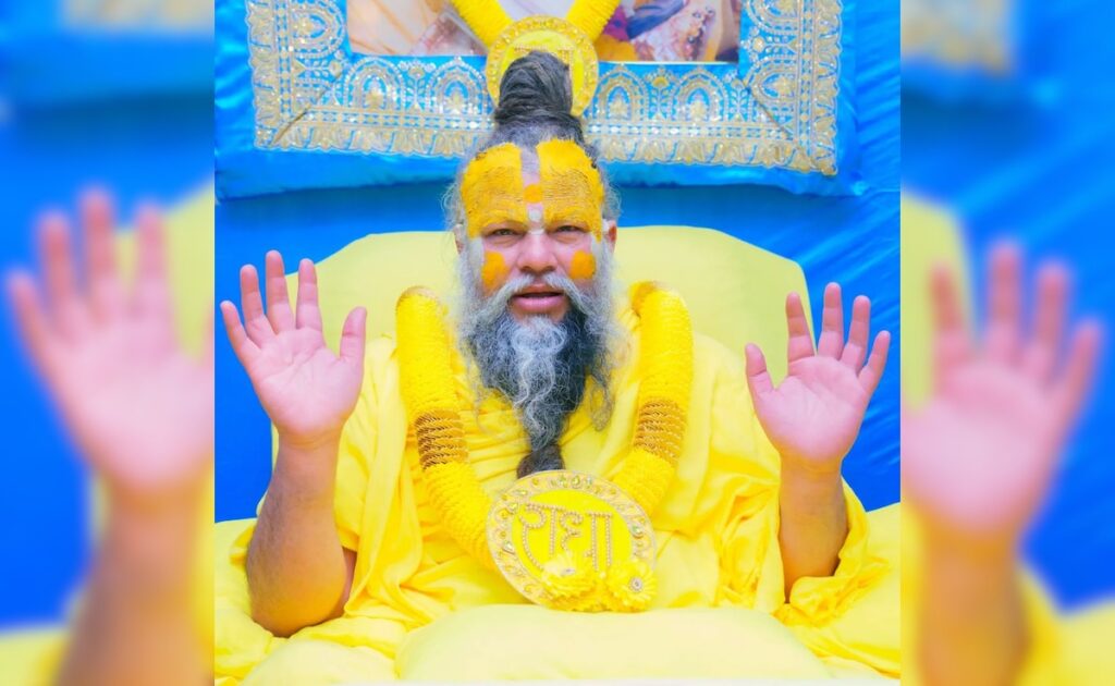 भिखारी पैसे मांगता है और आप दे देते हैं तो एक बार महाराज प्रेमानंद से जान लीजिए देने चाहिए या नहीं