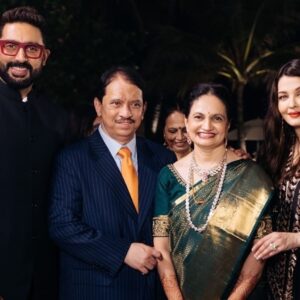 ऐश्वर्या अभिषेक ने लगाया तलाक की खबरों पर विराम:श्वेता पाई की स्टार स्टड शादी में साथ शामिल हुए, साथ क्लिक करवाई फैमिली फोटो