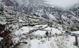 उत्तराखंड: पहाड़ों पर जमकर बर्फबारी, बाबा केदार का हुआ हिम अभिषेक