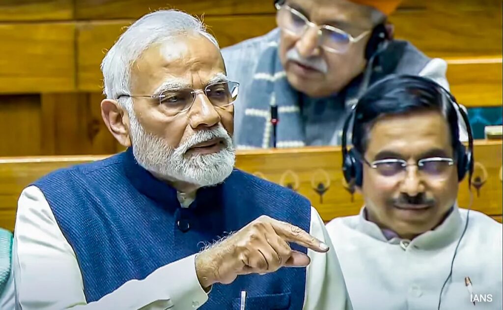 इंदिरा गांधी ने लोकतंत्र का गला घोंटा, कांग्रेस के मुंह संविधान संशोधन का खून लग गया : प्रधानमंत्री मोदी
