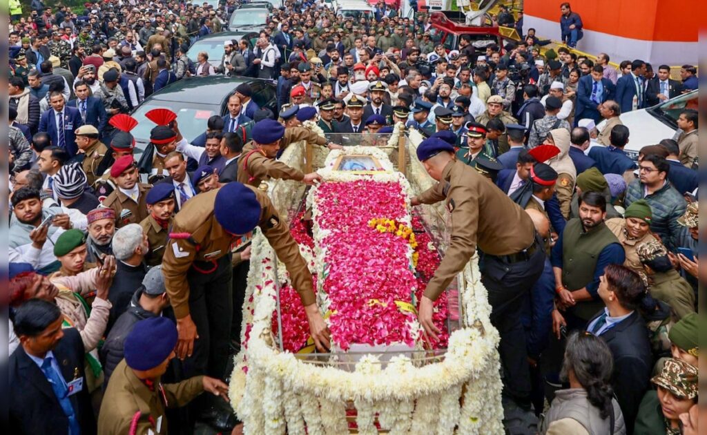 मनमोहन सिंह के अंतिम संस्कार पर बढ़ा विवाद, कांग्रेस Aap ने कहा देश माफ नहीं करेगा; Bjp का पलटवार