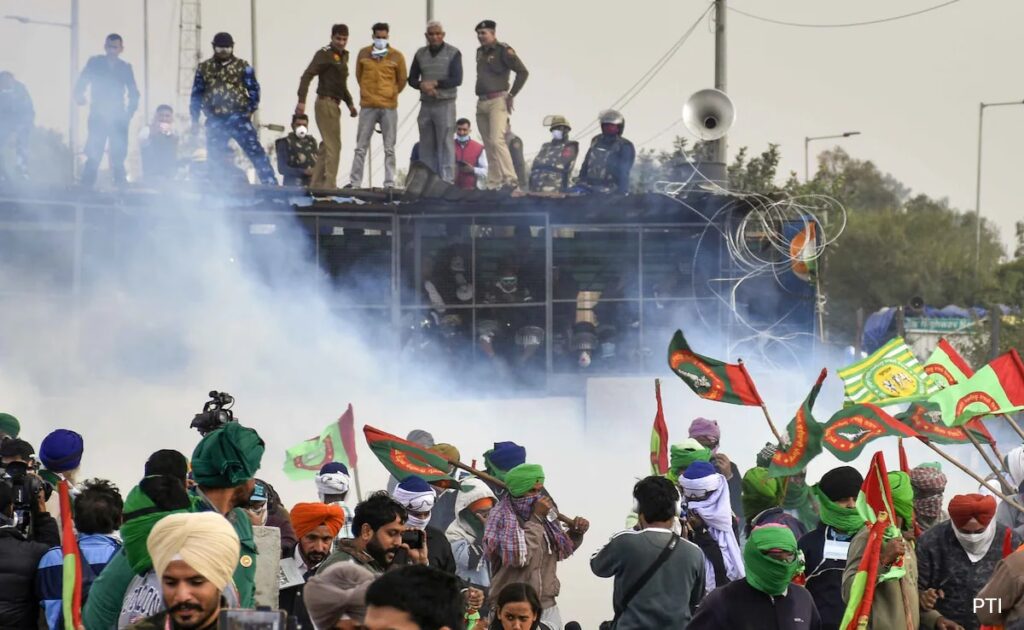 किसान आंदोलन का मामला पहुंचा Sc, पुलिस के साथ झड़प के बाद रुका दिल्ली मार्च; कुछ घंटों में अगली रणनीति का खुलासा