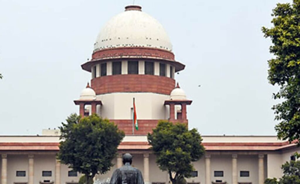 गर्ल्स हॉस्टल में रह रही थी शिक्षिका, ट्रांसजेंडर होने की बात कह स्कूल से निकाला; सुप्रीम कोर्ट पहुंचा मामला