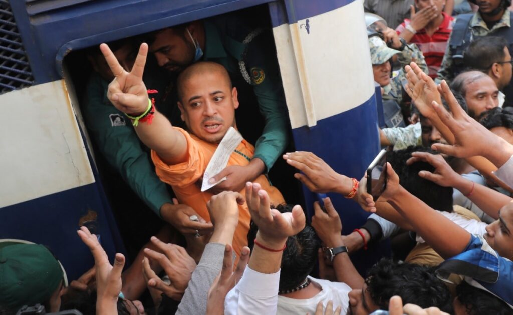 बांग्लादेश में कैद चिन्मय दास को फिर मिली तारीख, नहीं आया वकील, अब 2 जनवरी तक रहेंगे जेल में