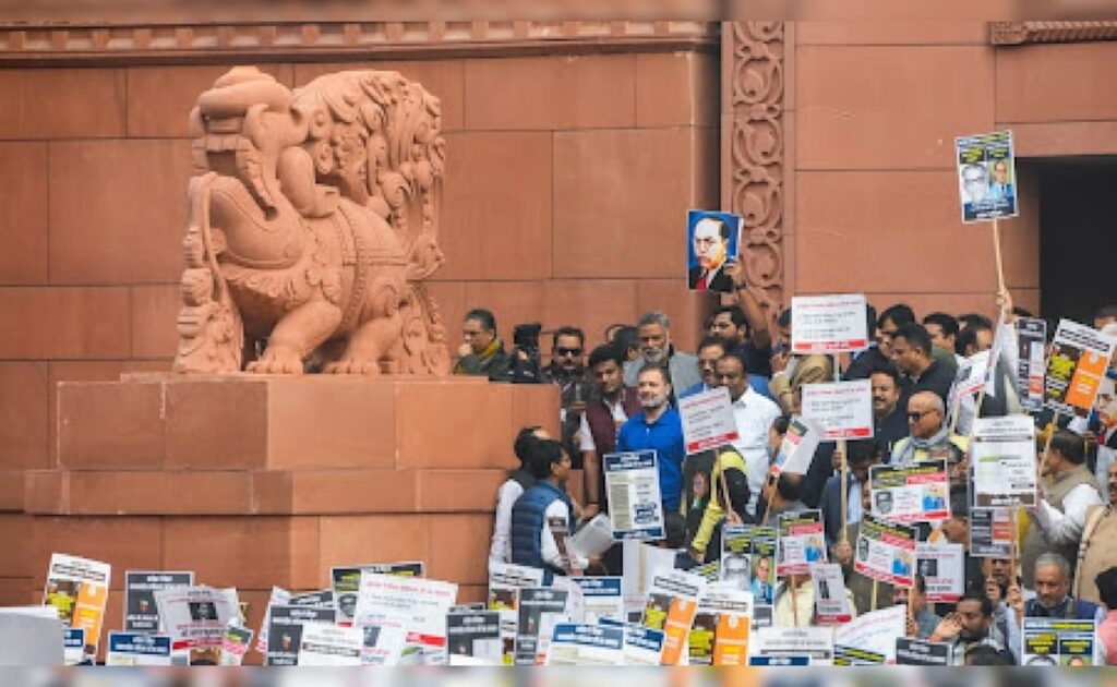 संसद के किसी एंट्री गेट पर धरना प्रदर्शन नहीं कर सकेंगे सांसद, लोकसभा स्पीकर ने जारी किया आदेश