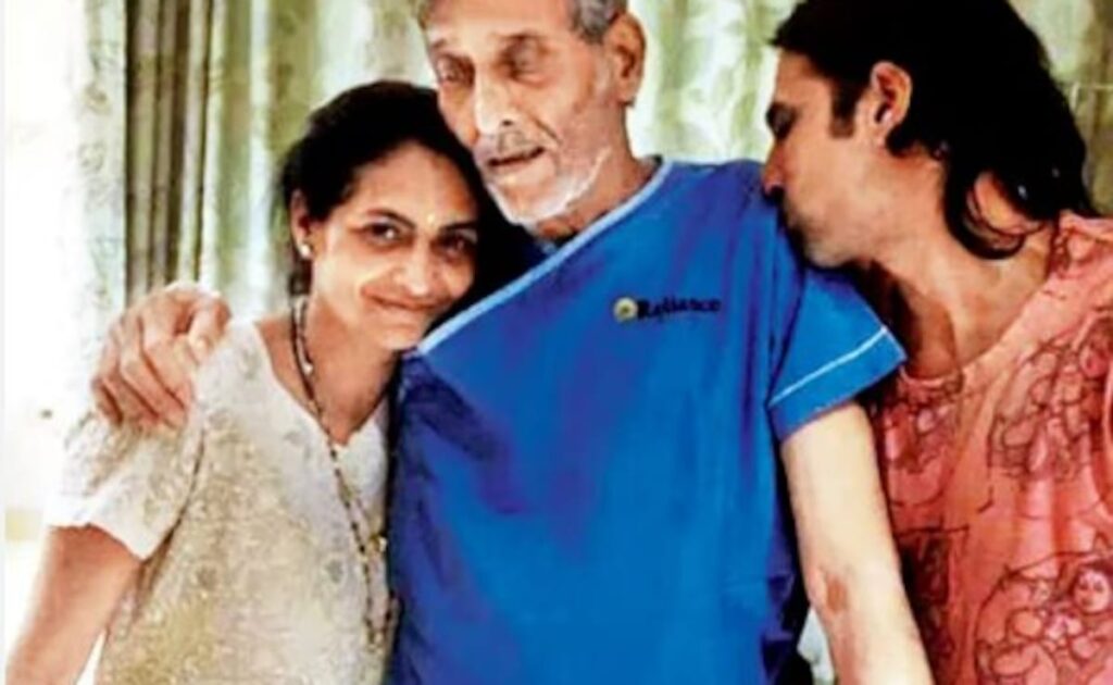 अमिताभ बच्चन को टक्कर देता था ये एक्टर, मां को खोने के बाद ऐसा टूटा कि ग्लैमर की दुनिया छोड़ बन गया...