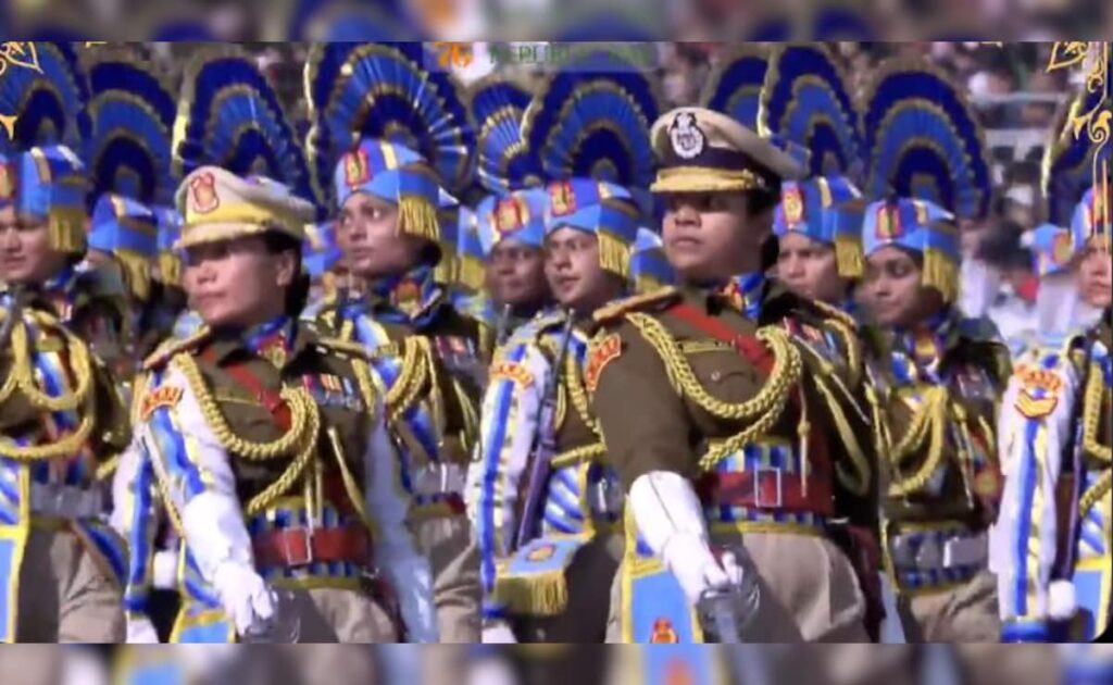 कमांडेंट सोनिया और साधना सिंह का सैल्यूट नारी शक्ति का बना पर्याय... कर्तव्य पथ पर छाईं बेटियां, देखें तस्वीरें