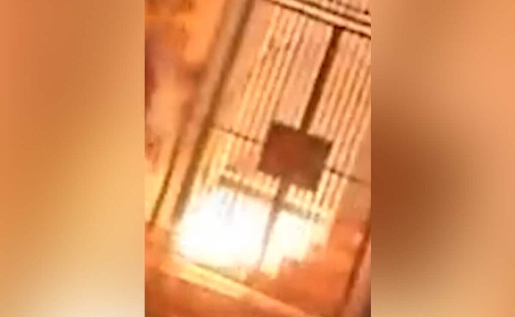 गाजियाबाद की एक तीन मंजिला इमारत में लगी भीषण आग, 3 बच्चों समेत 4 की मौत