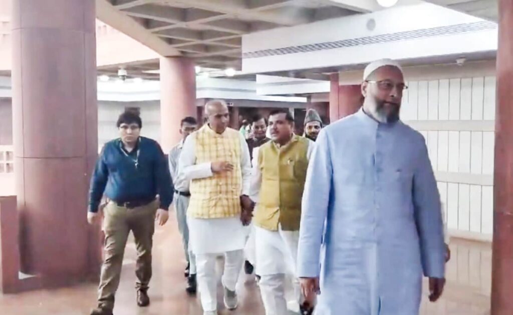 वक्फ बिल पर Jpc की बैठक: भारी हंगामा, 10 विपक्षी सांसद सस्पेंड