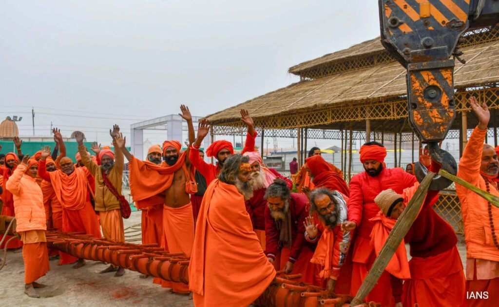 महाकुंभ 2025: अमेरिकी सेना के पूर्व शीर्ष कमांडर का बेटा आईटी की नौकरी छोड़ अखाड़े में शामिल