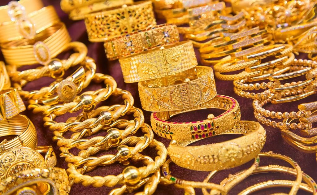 Gold Price Today: लगातार तीसरे दिन घटे सोने के दाम, बजट के बाद सोना सस्ता होगा या महंगा? फटाफट करें चेक