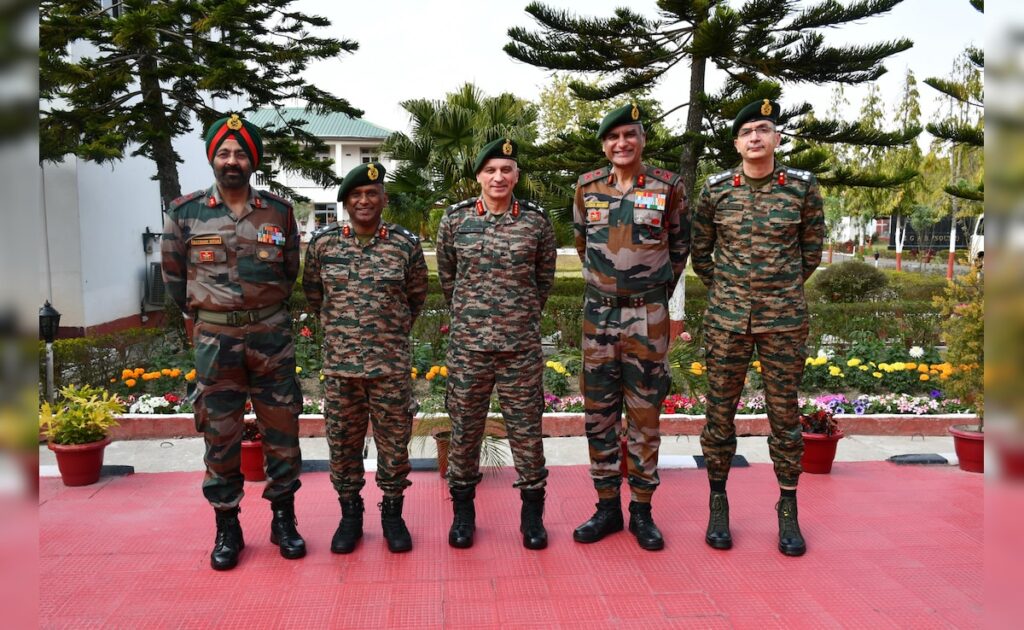सेना के Dgmo ने मणिपुर के सुरक्षा हालात का लिया जायजा, रक्षा बुनियादी ढांचे को मजबूत बनाने पर हुई चर्चा