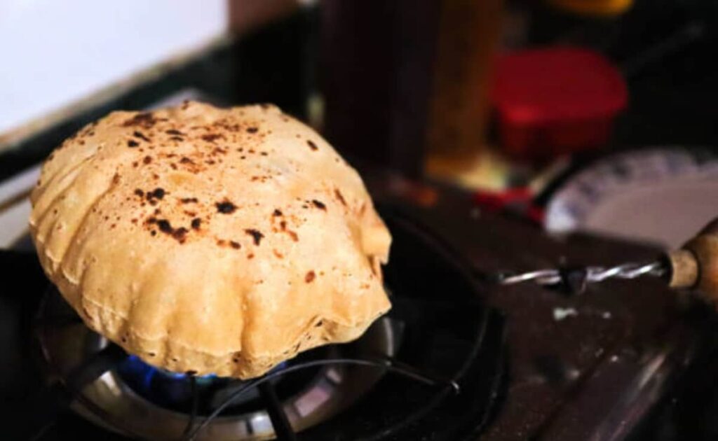 Roti for weight loss: गेहूं नहीं रोज खाएं इस आटे की रोटी, तेजी से घटने लगेगी शरीर की चर्बी