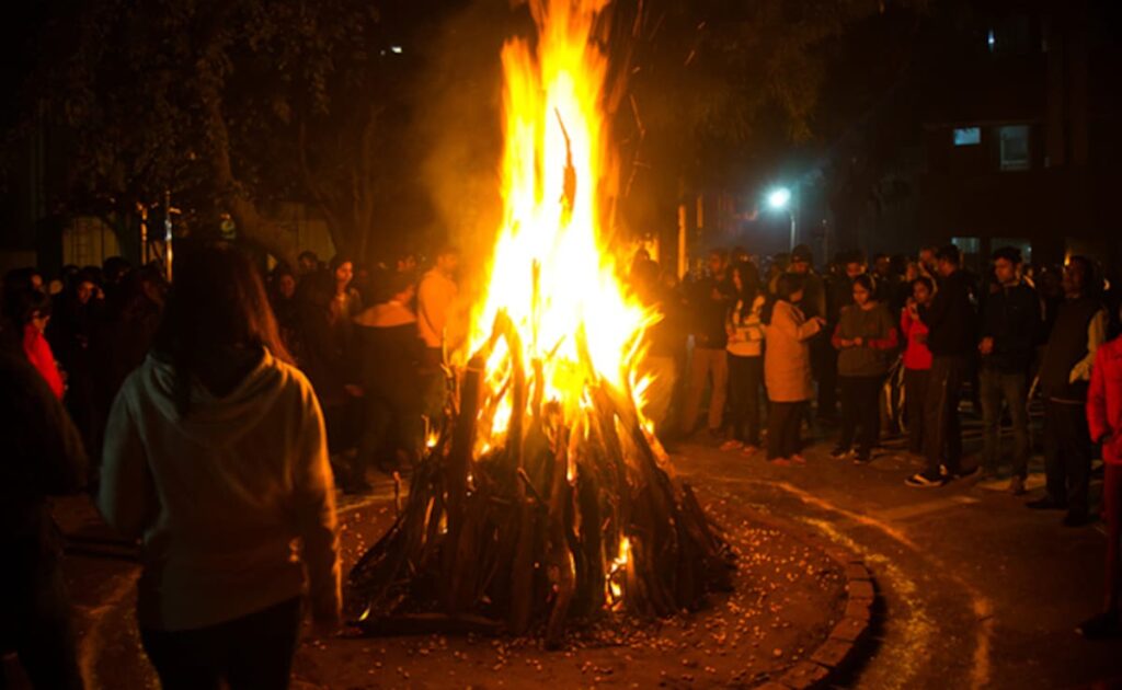Holika Dahan 2025 Date: 13 या 14 मार्च कब है होलिका दहन? जानें तिथि, शुभ मुहूर्त, महत्व और रेसिपी