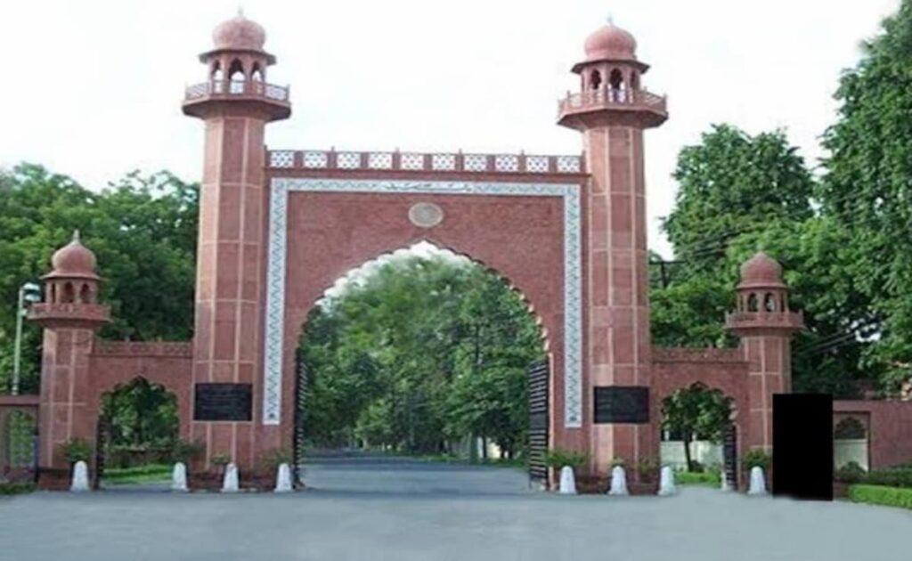 अलीगढ़ मुस्लिम यूनिवर्सिटी में होली मिलन समारोह की मिली इजाजत