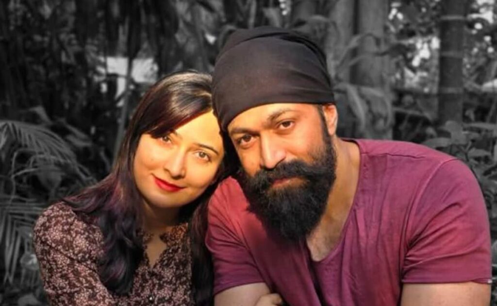 बहुत रोमांटिक हैं kgf वाले रॉकी भाई, पत्नी के बर्थडे पर भरी महफिल में दिया ये सरप्राइज