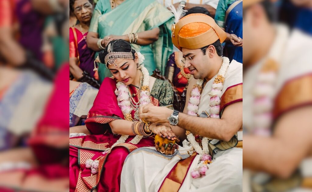 Pics: शादी के बंधन में बंधे Bjp सांसद तेजस्वी सूर्या और गायिका शिवश्री स्कंदप्रसाद